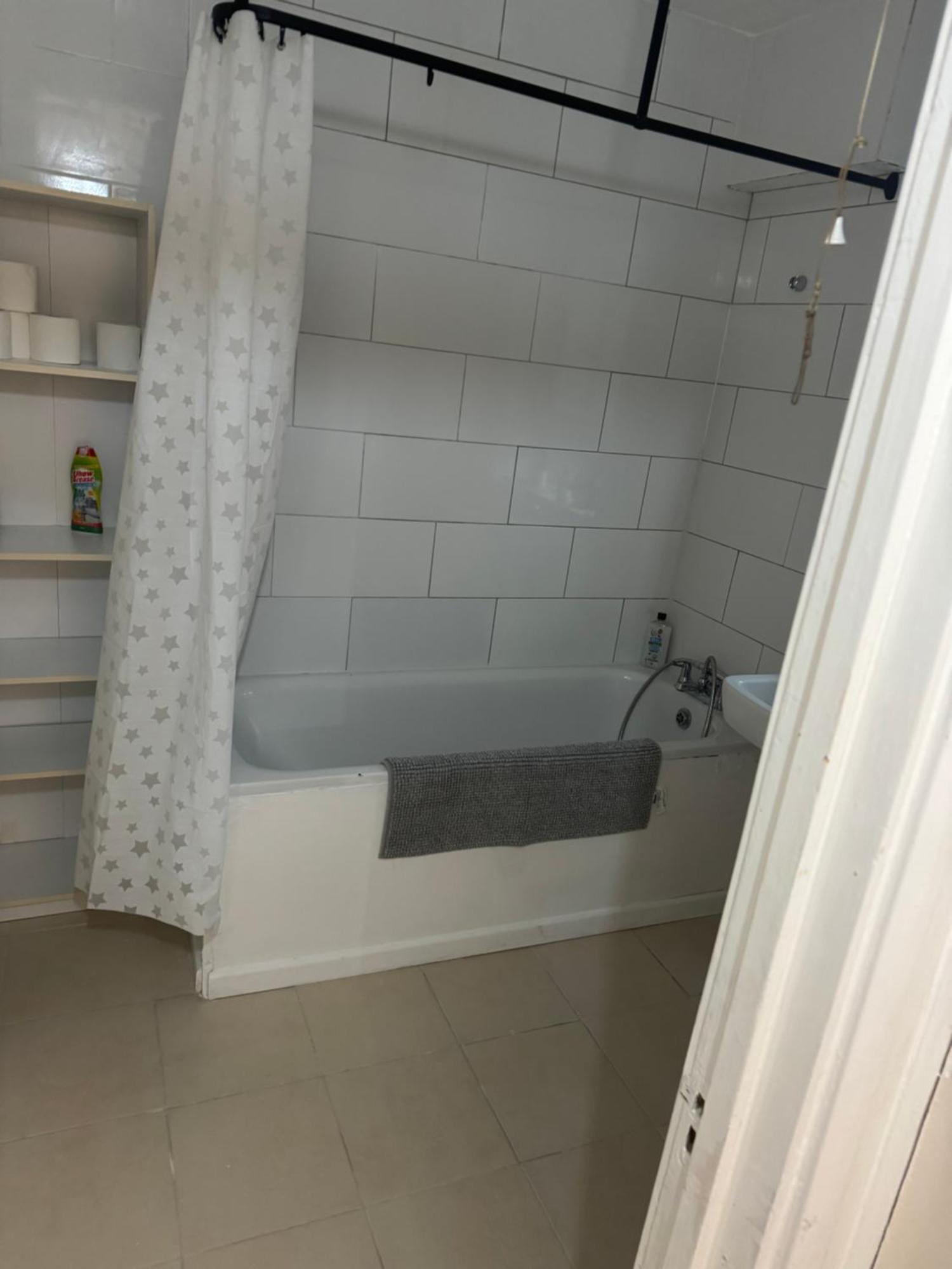 One Bedroom Apartment In Tower Bridge Road 런던 외부 사진