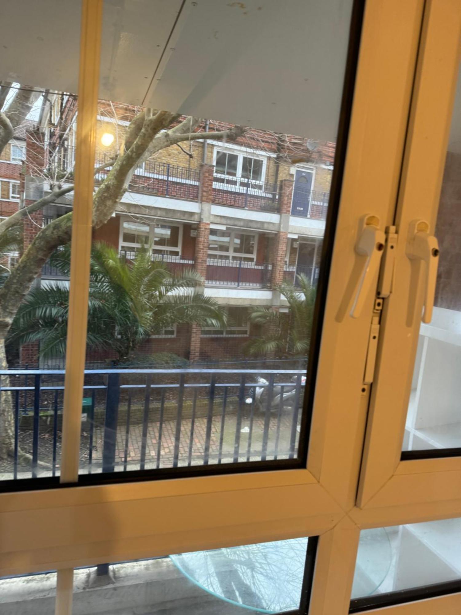 One Bedroom Apartment In Tower Bridge Road 런던 외부 사진