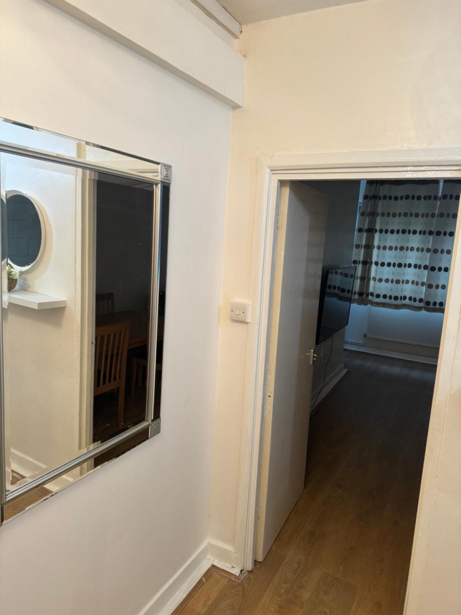 One Bedroom Apartment In Tower Bridge Road 런던 외부 사진