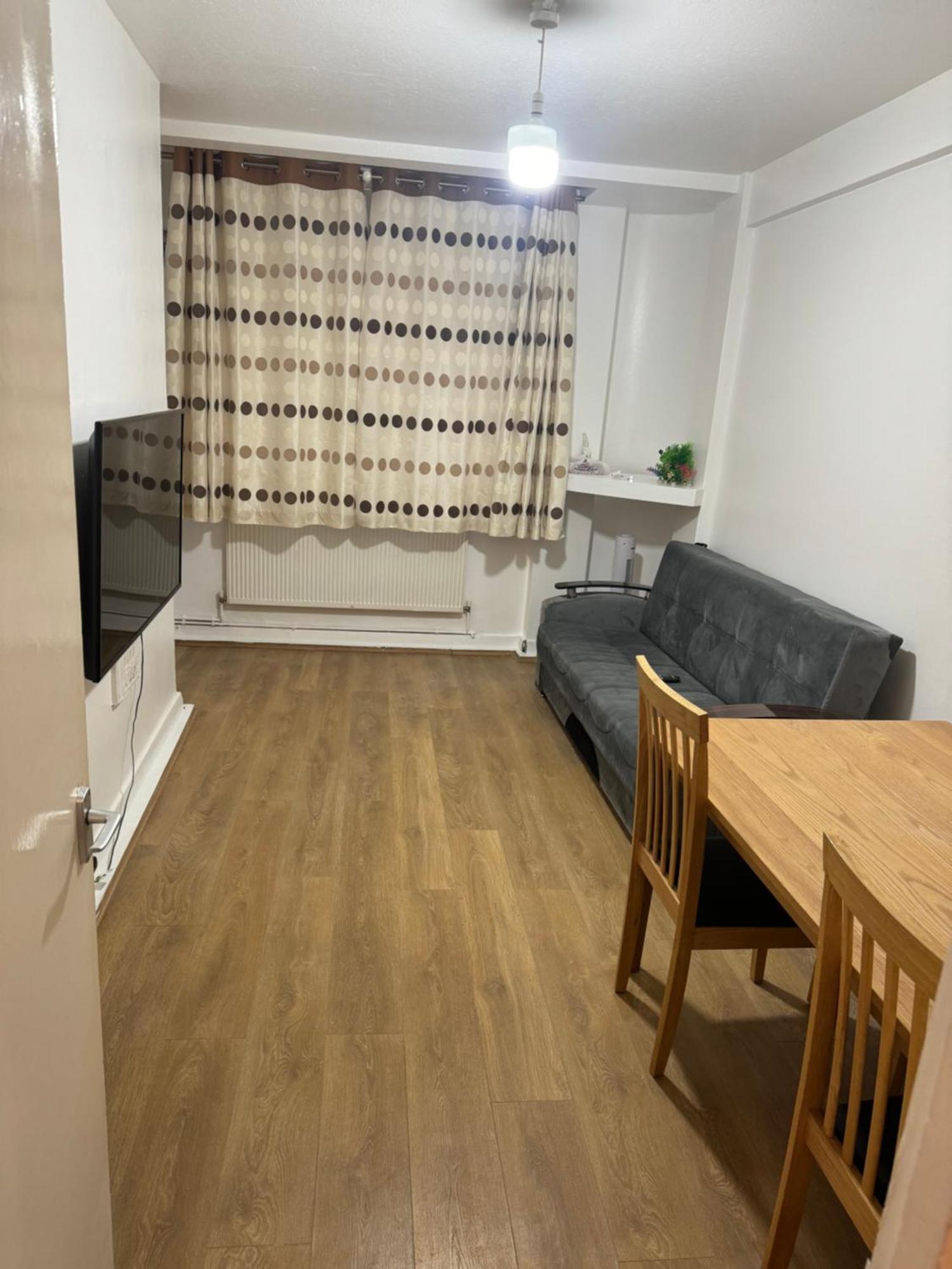 One Bedroom Apartment In Tower Bridge Road 런던 외부 사진