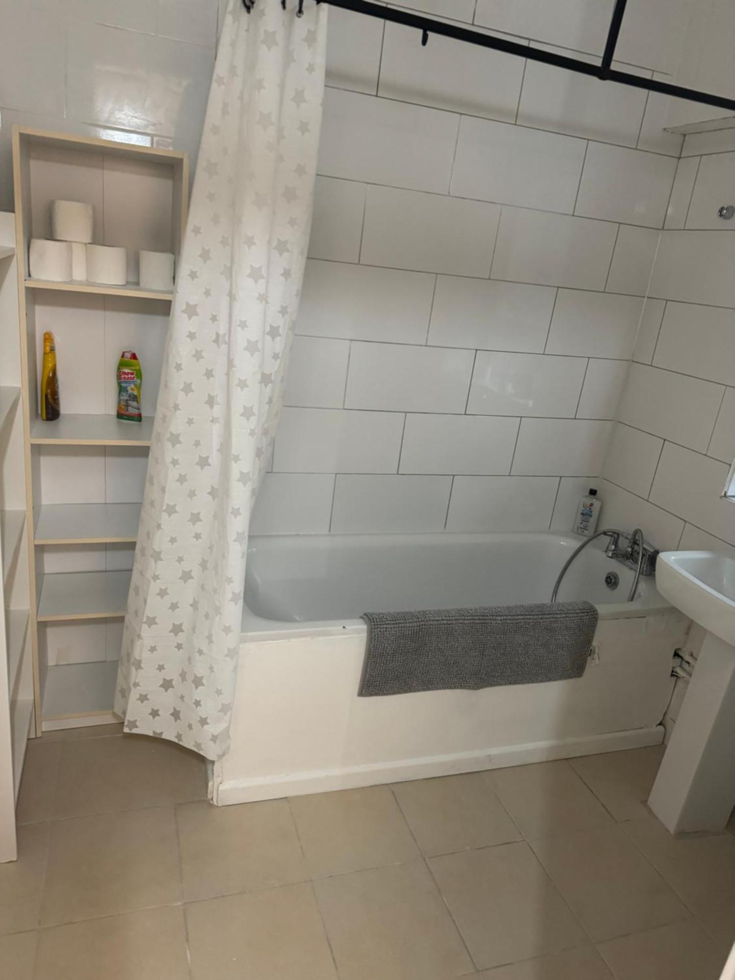 One Bedroom Apartment In Tower Bridge Road 런던 외부 사진
