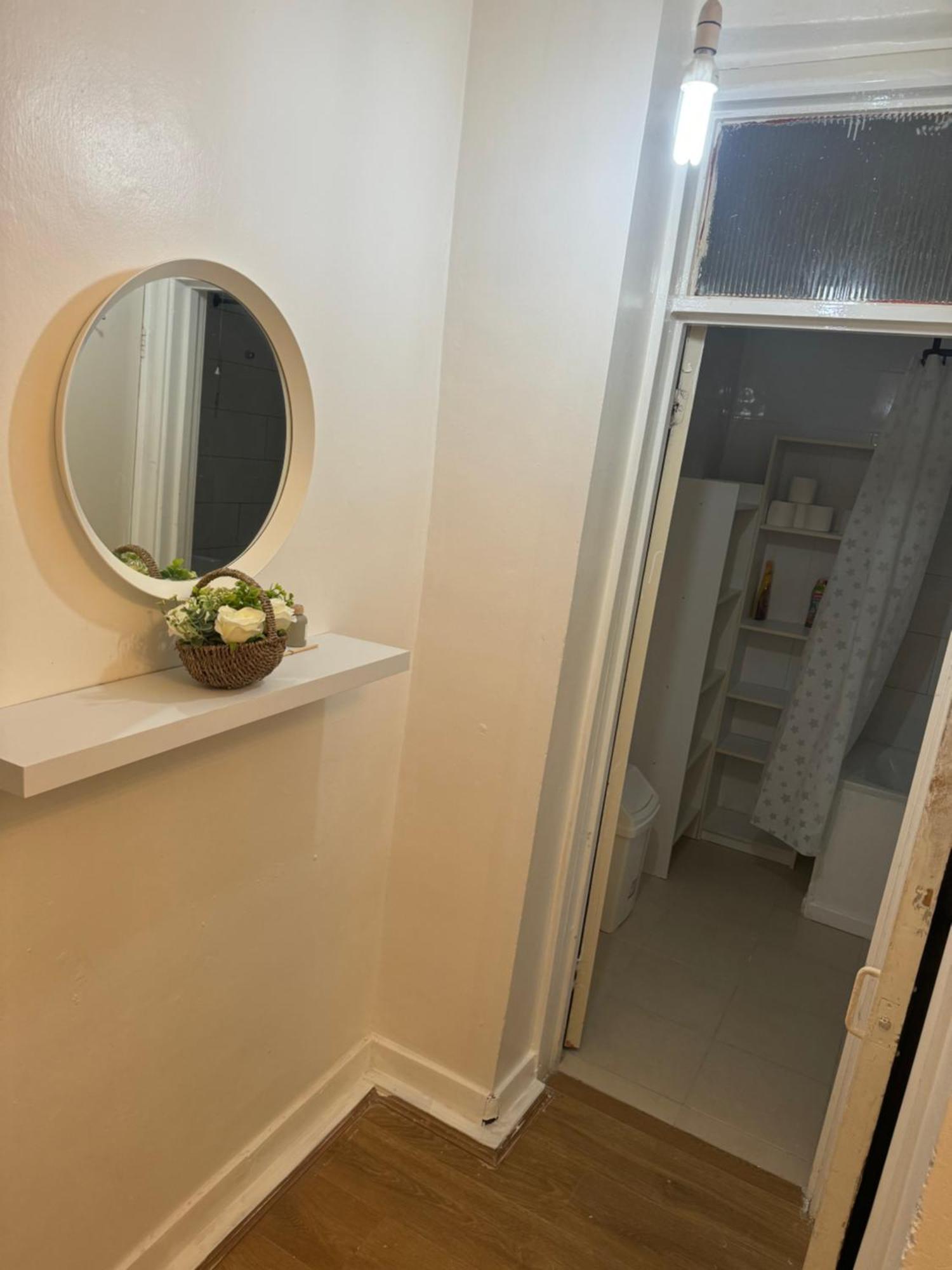 One Bedroom Apartment In Tower Bridge Road 런던 외부 사진