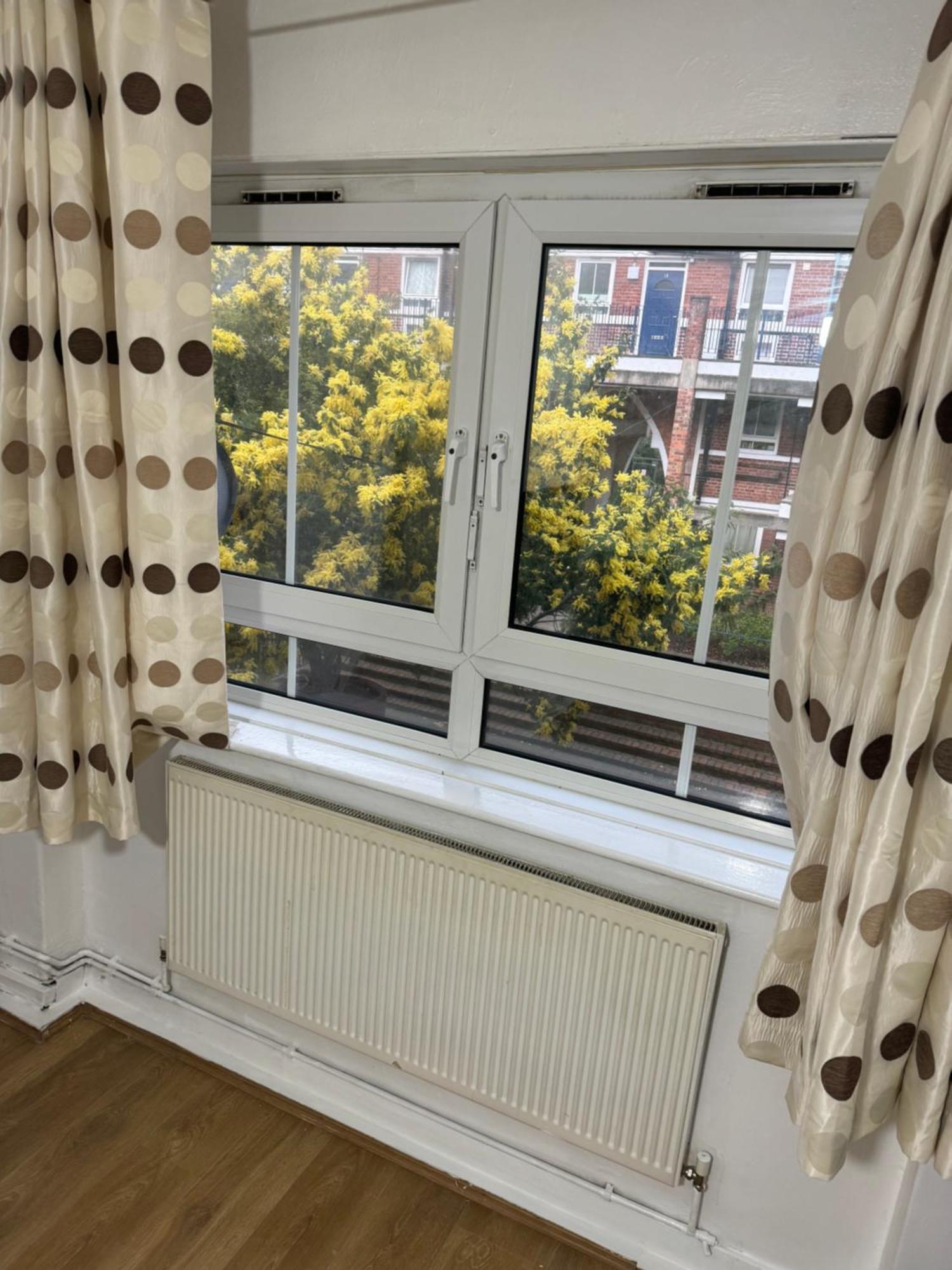 One Bedroom Apartment In Tower Bridge Road 런던 외부 사진