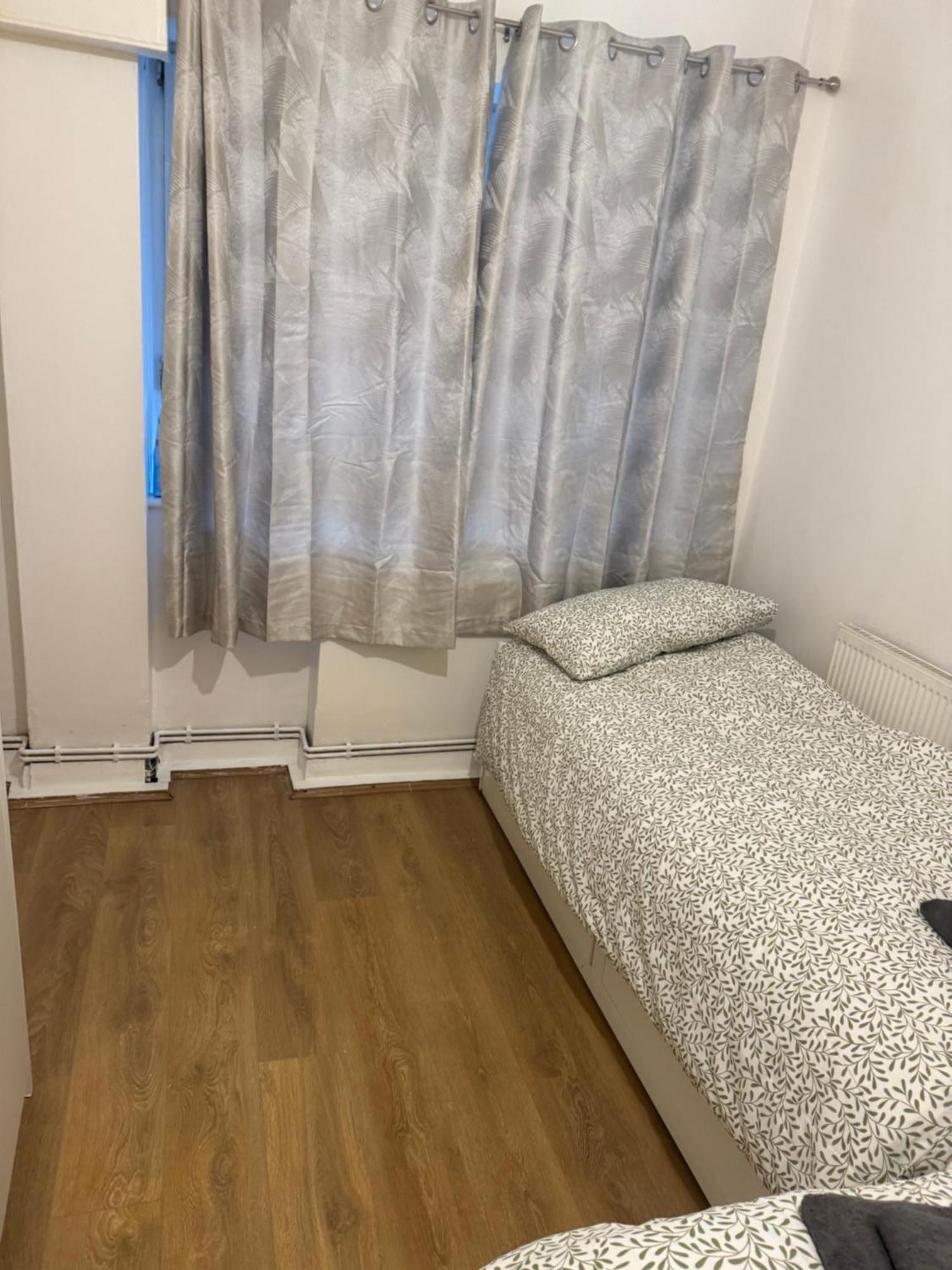One Bedroom Apartment In Tower Bridge Road 런던 외부 사진